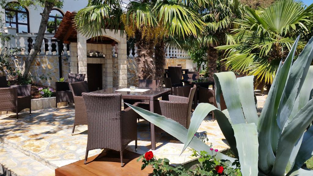 Guest House Villa Marlis Malinska Buitenkant foto